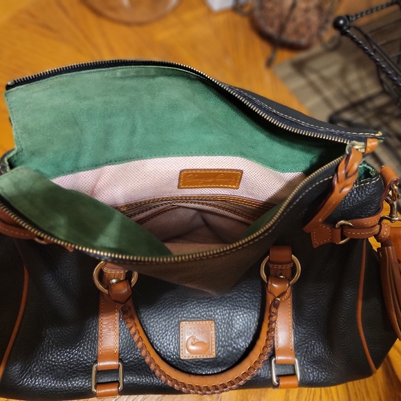 Dooney and Bourke black, large satchel - Picture 4 of 4